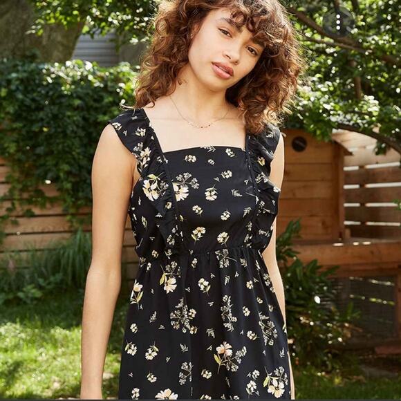 Wild Fable Black Floral Apron Ruffle Dress Medium NWT - Picture 5 of 7